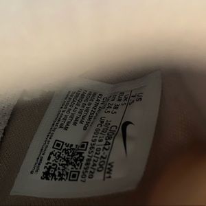 7.5 women’s Nike air max